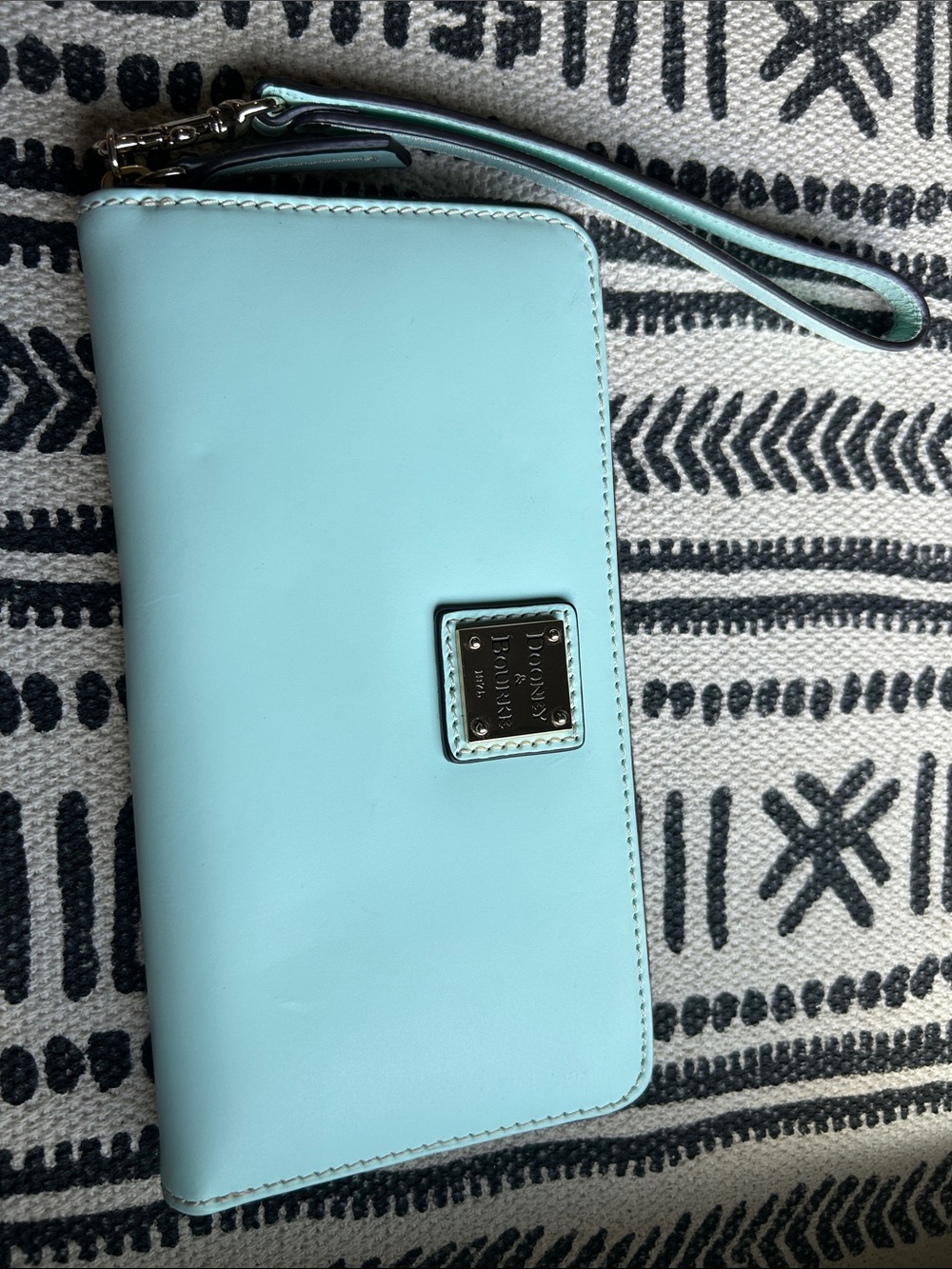Large Dooney & Bourke Mint Blue Emerson Leather Wristlet with 12 card pockets